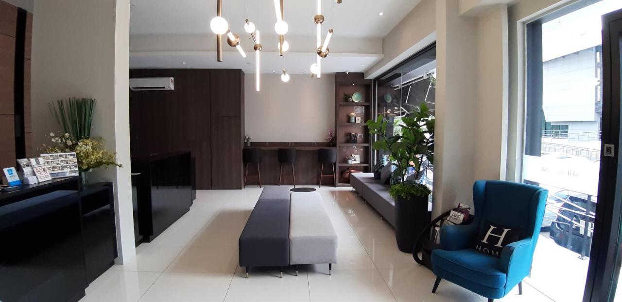 The Square Hotel Skudai Exterior foto